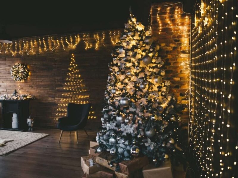 christmas-interior-decoration-2024-09-17-08-57-36-utc